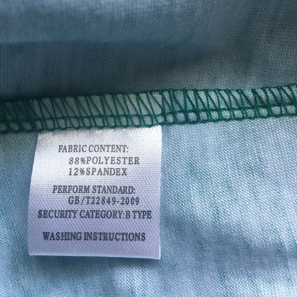 Four Leaf Clover Vneck Shirt Size M - Picture 5 of 5